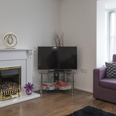 Quiet Riverside Apartment Лондон Екстериор снимка