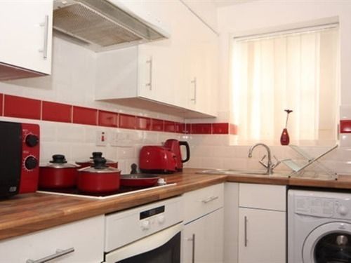 Quiet Riverside Apartment Лондон Екстериор снимка